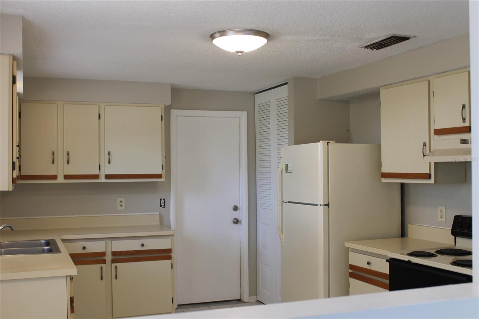 VALENCIA HILLS - Residential Lease