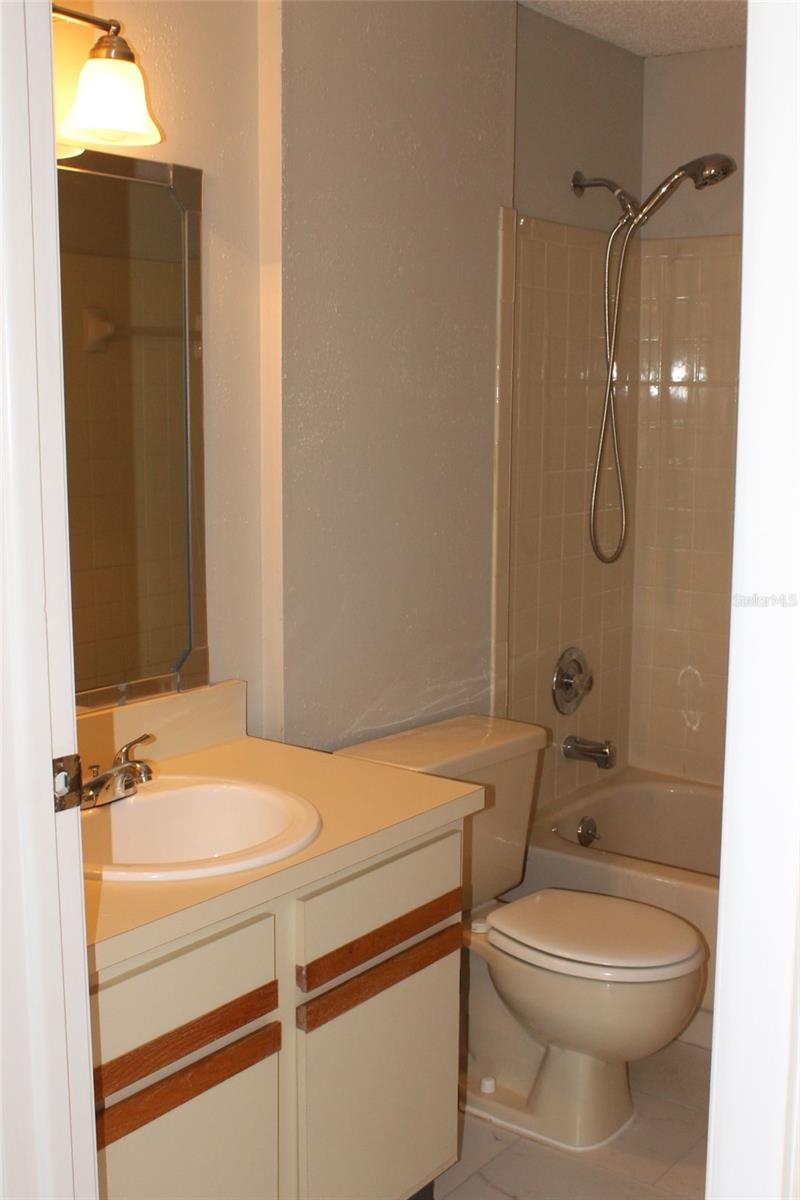 VALENCIA HILLS - Residential Lease