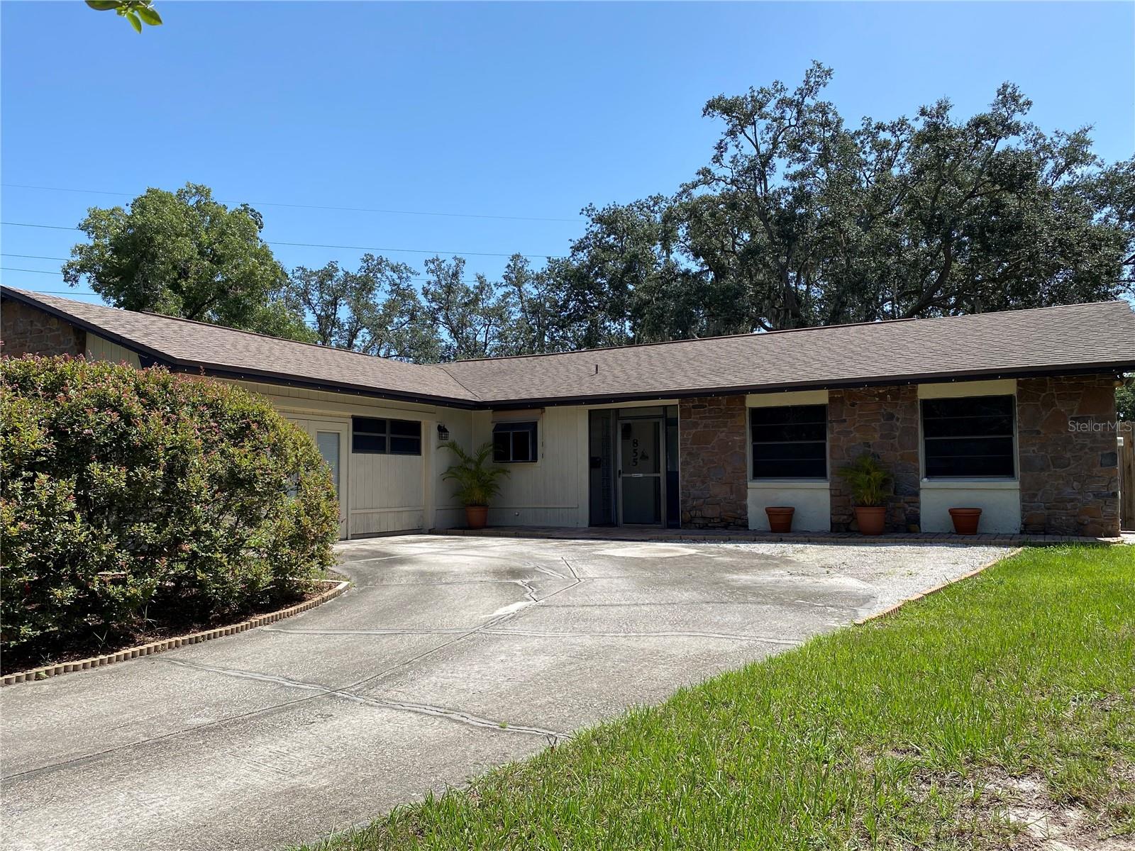 855 BENCHWOOD DRIVE