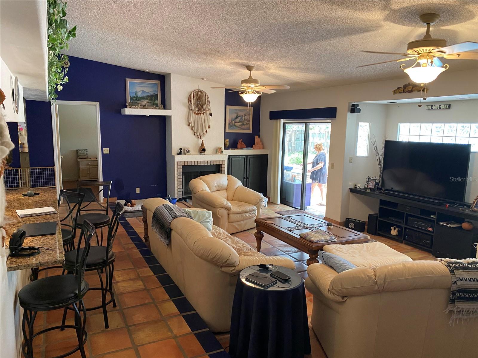 855 BENCHWOOD DRIVE