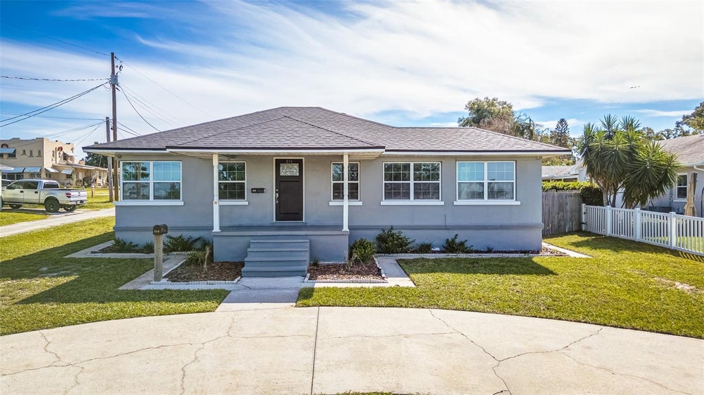 Photo of 215 S Lake Howard Drive, Winter Haven, FL 33880 (MLS # L4965431)