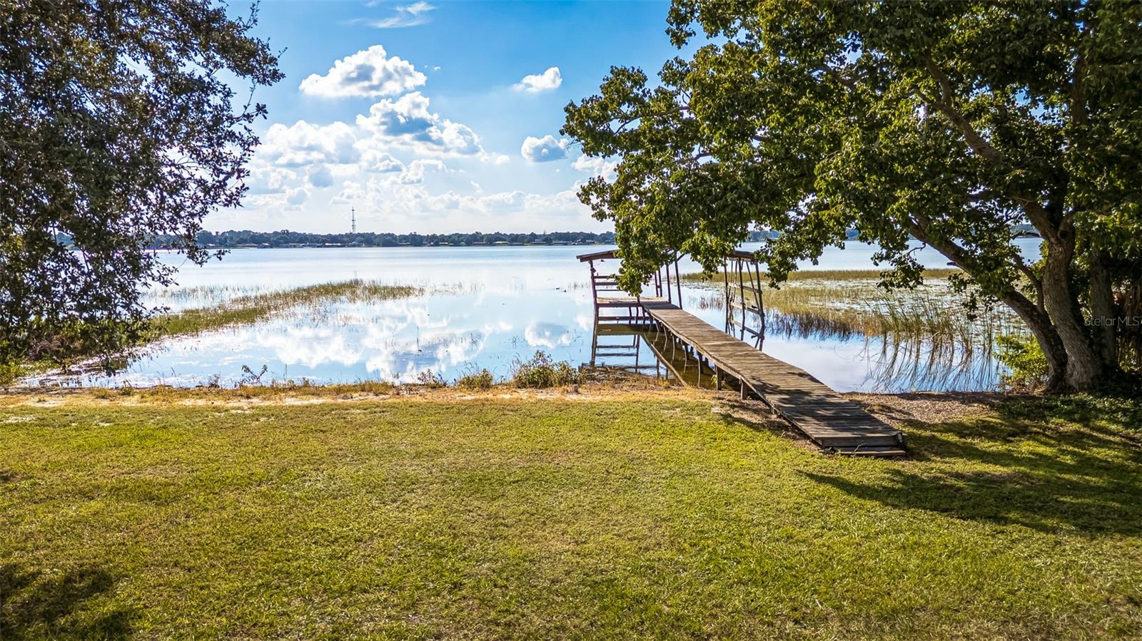 215 S LAKE HOWARD DRIVE