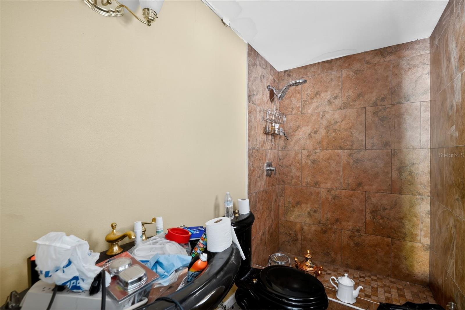 HOURGLASS LAKE SUB - Residential