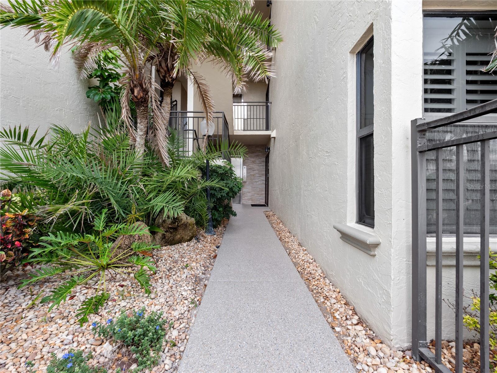2121 HILL STREET 7B