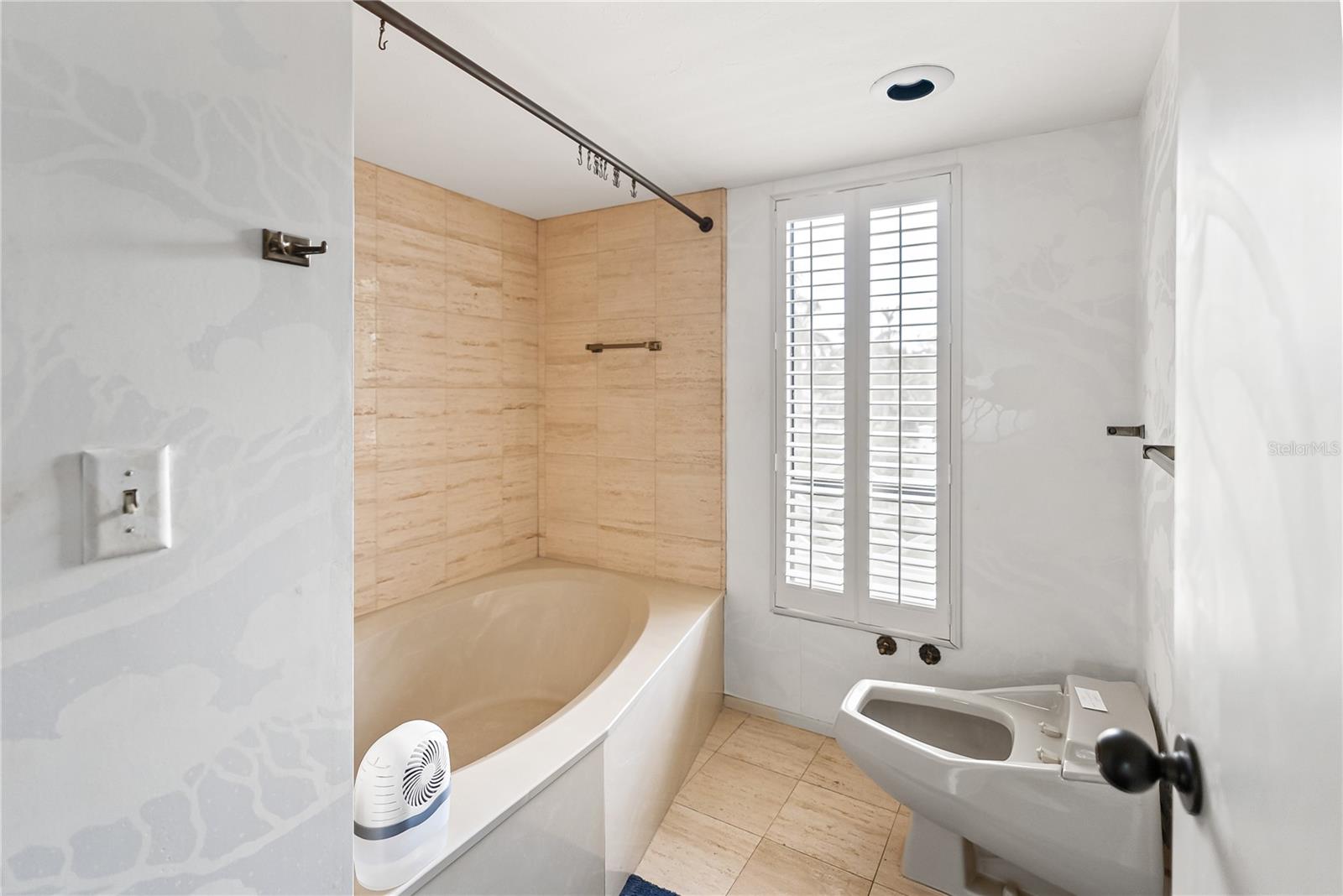 BAY ISLAND - Residential