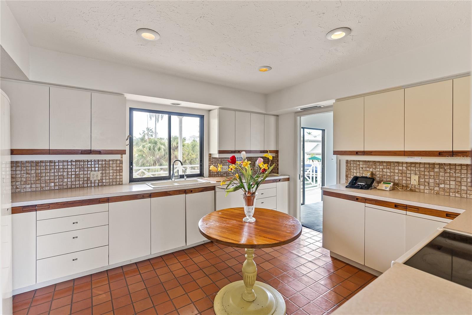 BAY ISLAND - Residential