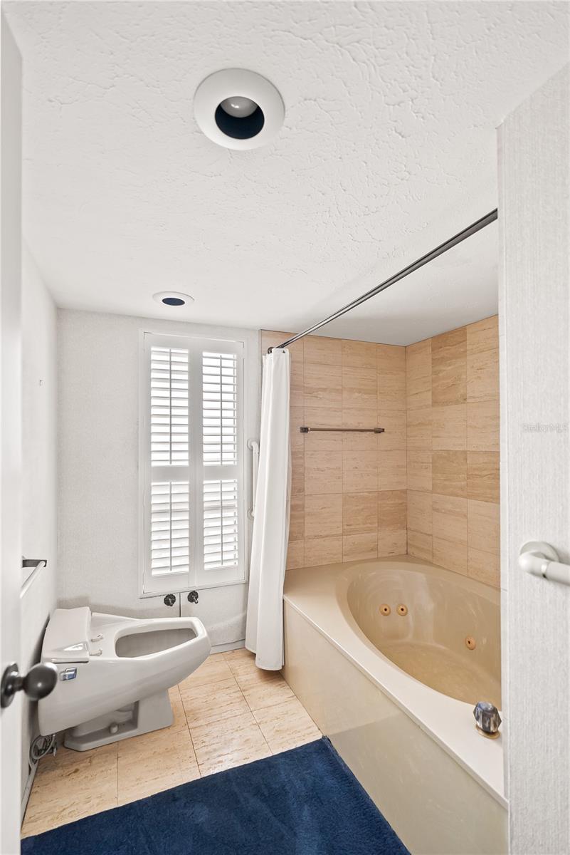 BAY ISLAND - Residential