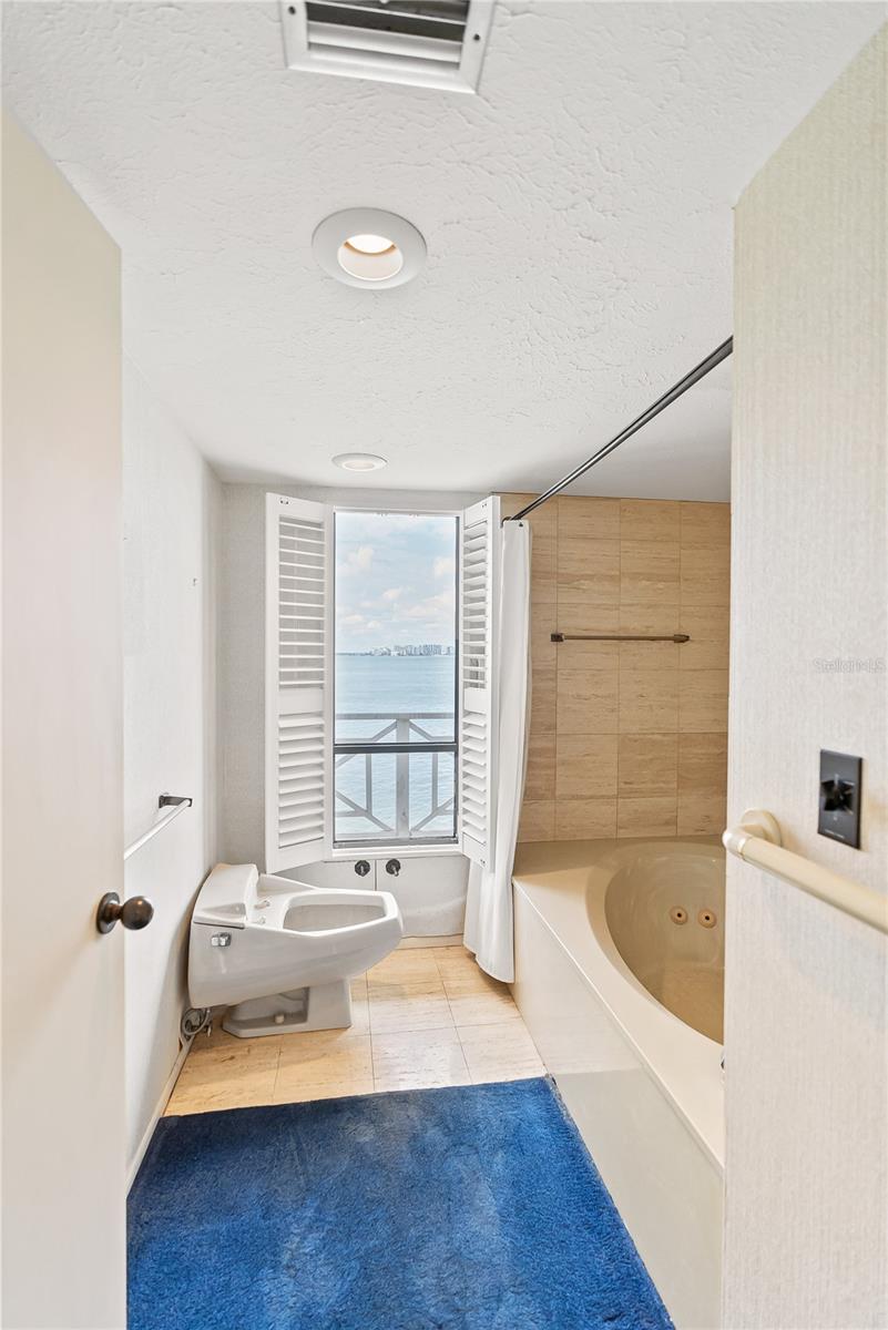 BAY ISLAND - Residential