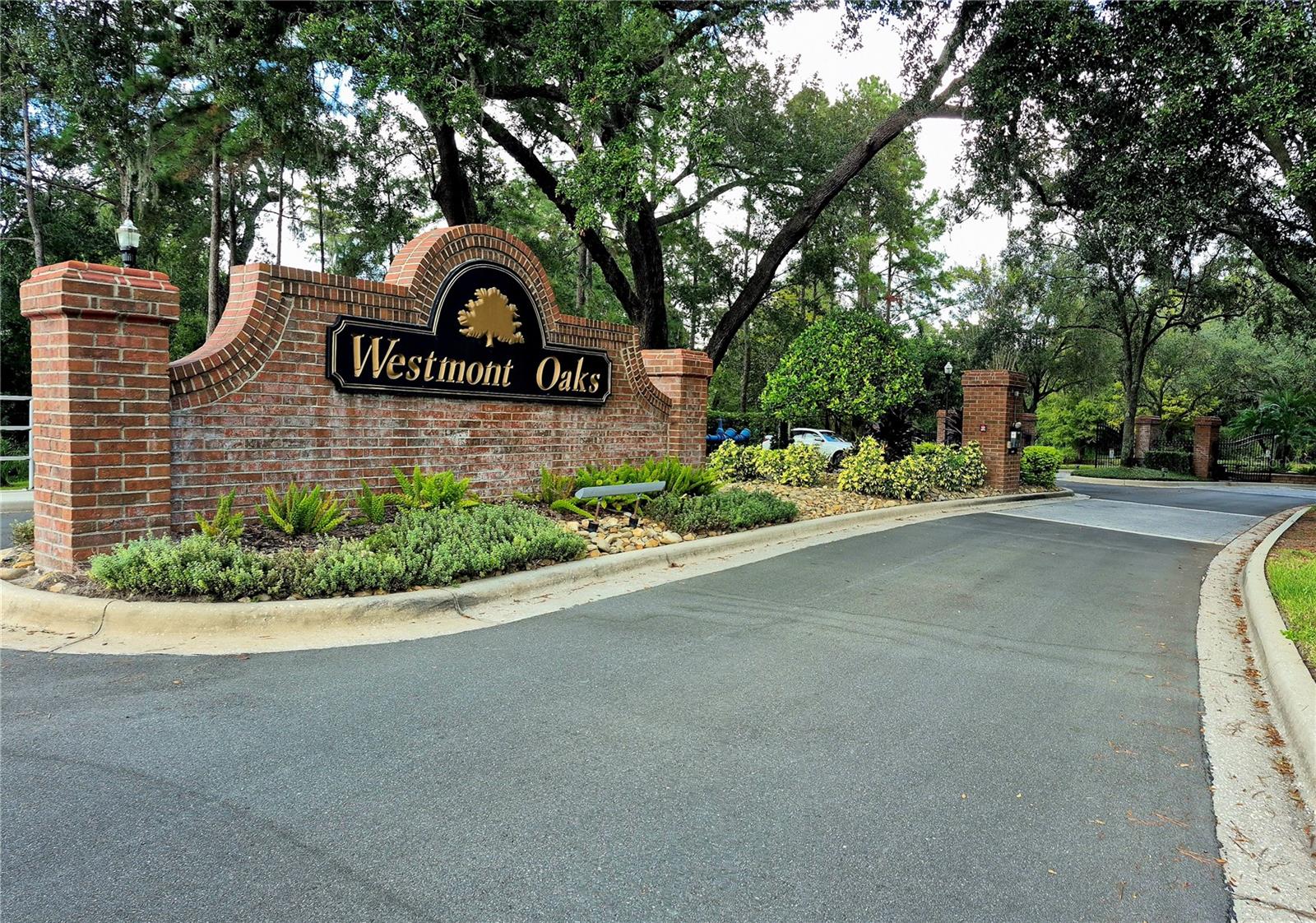 WESTMONT OAKS - Residential