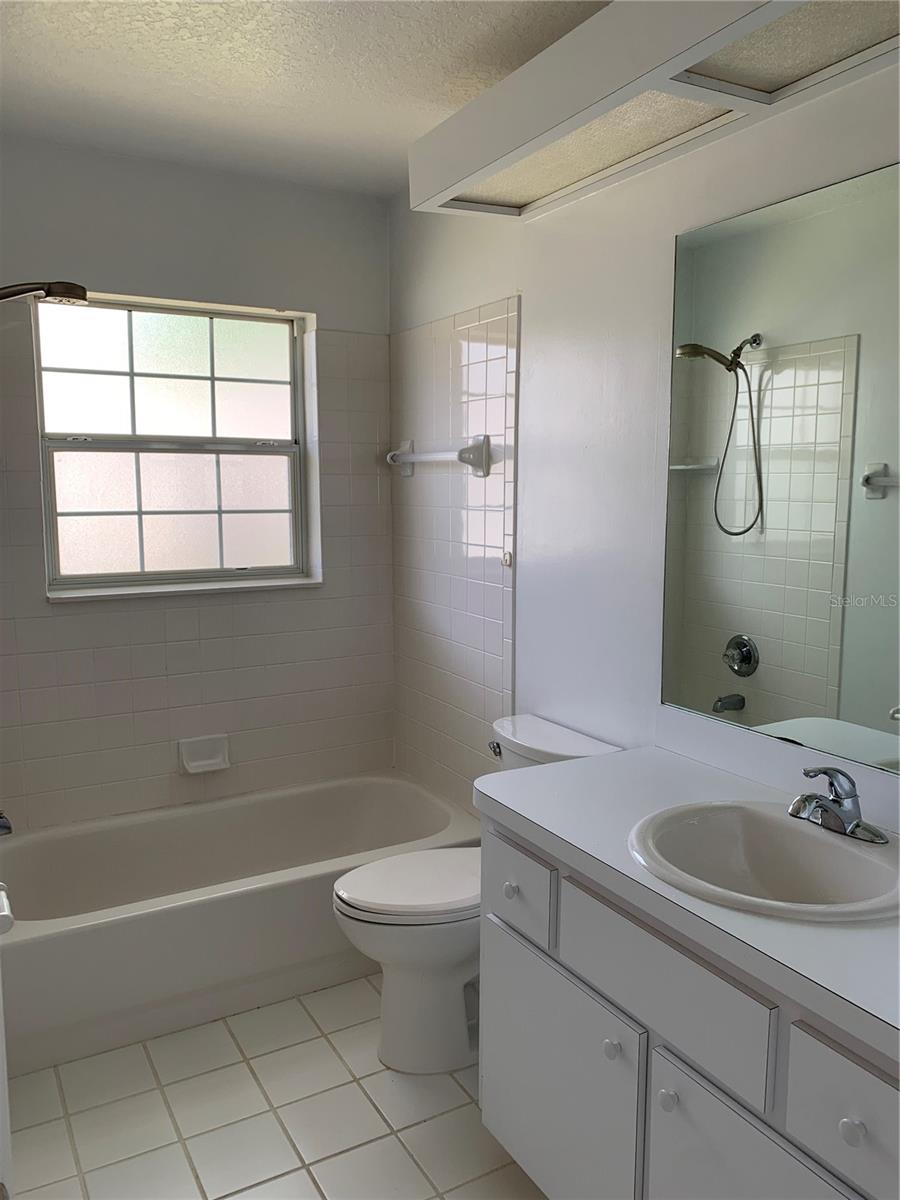 OAK RUN LAUREL OAKS - Residential