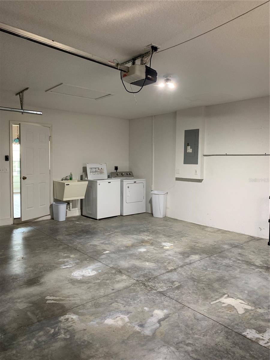 OAK RUN LAUREL OAKS - Residential