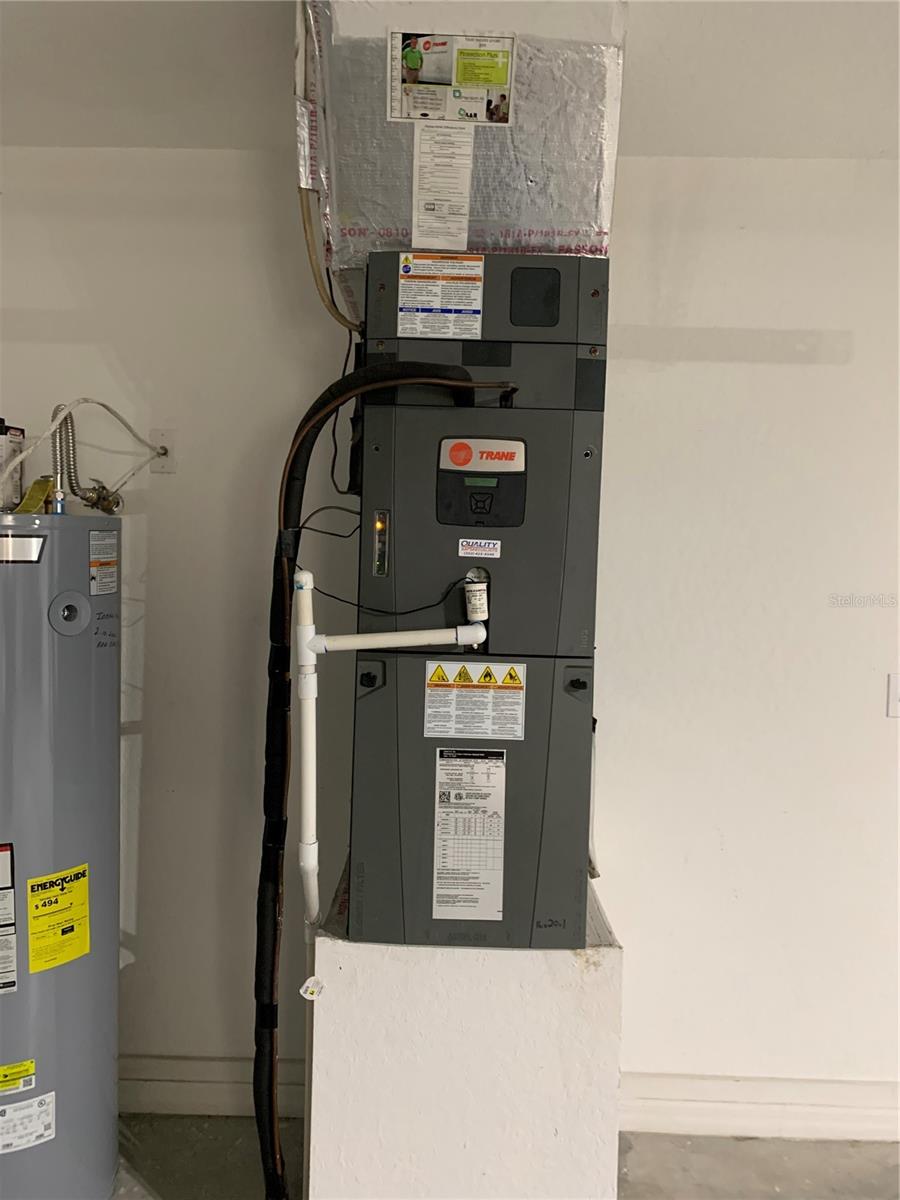 OAK RUN LAUREL OAKS - Residential