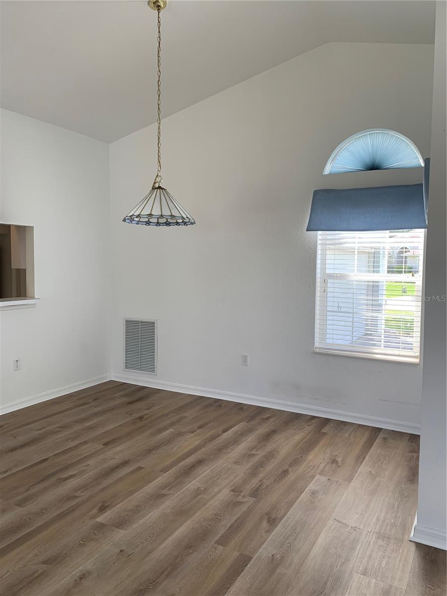 OAK RUN LAUREL OAKS - Residential