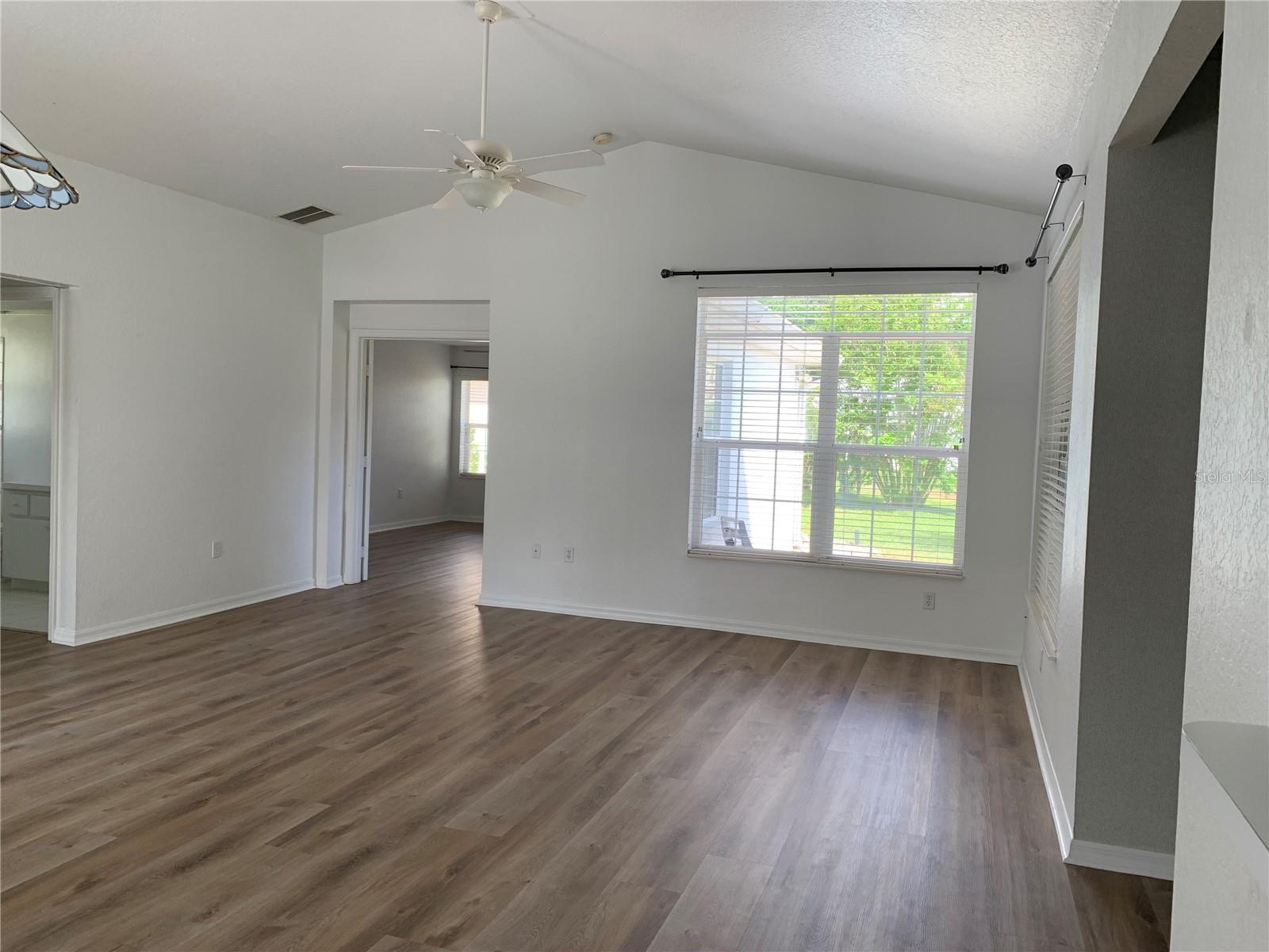 OAK RUN LAUREL OAKS - Residential