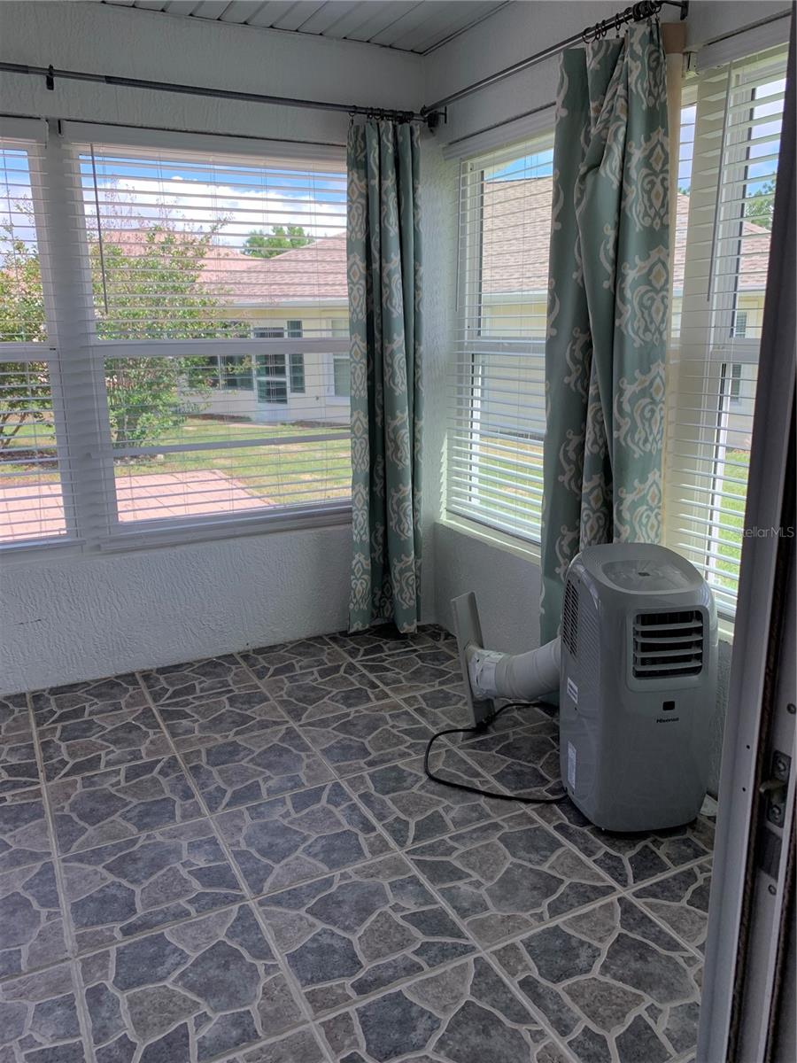 OAK RUN LAUREL OAKS - Residential