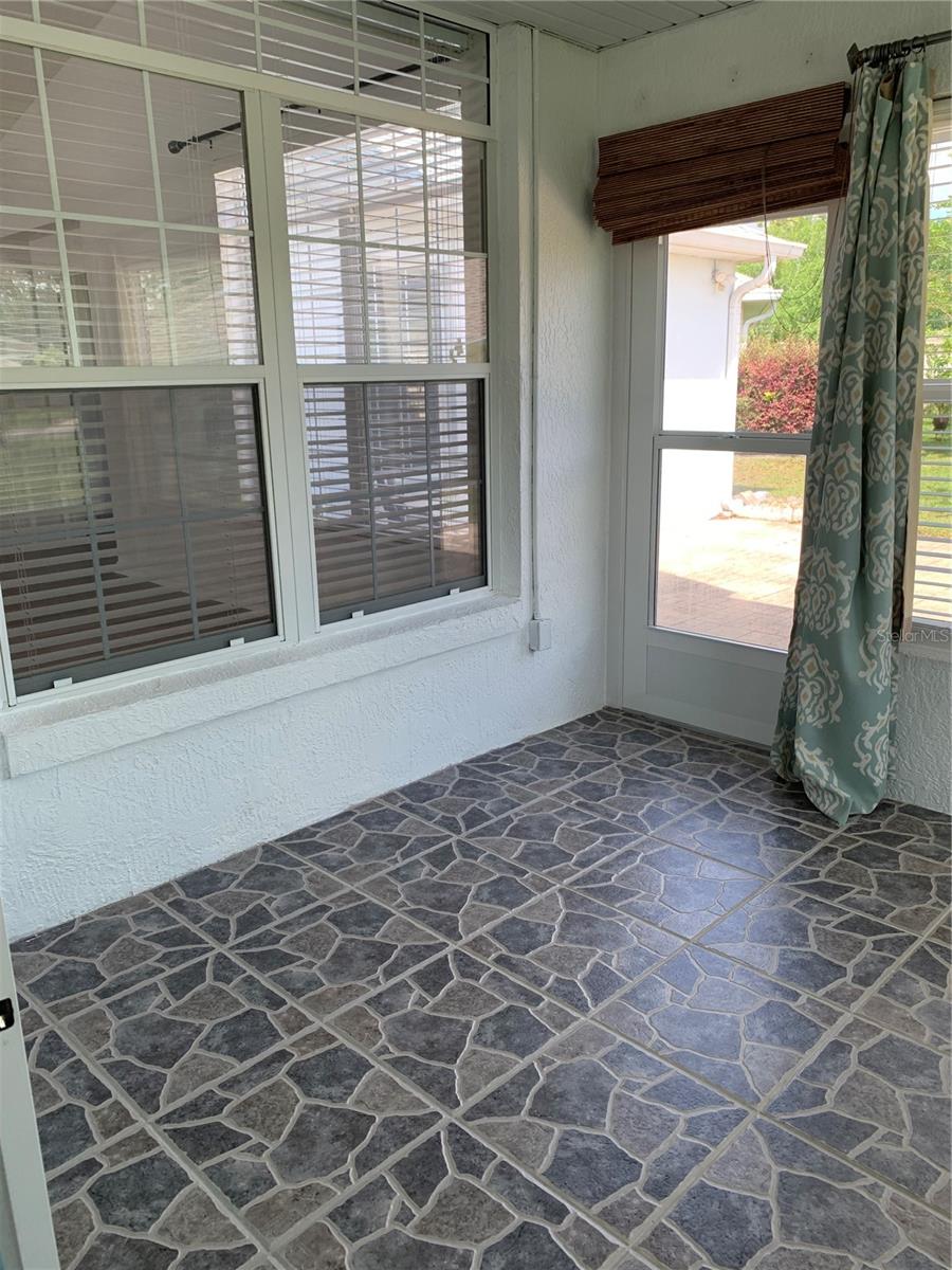 OAK RUN LAUREL OAKS - Residential