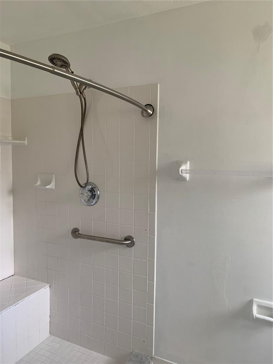 OAK RUN LAUREL OAKS - Residential