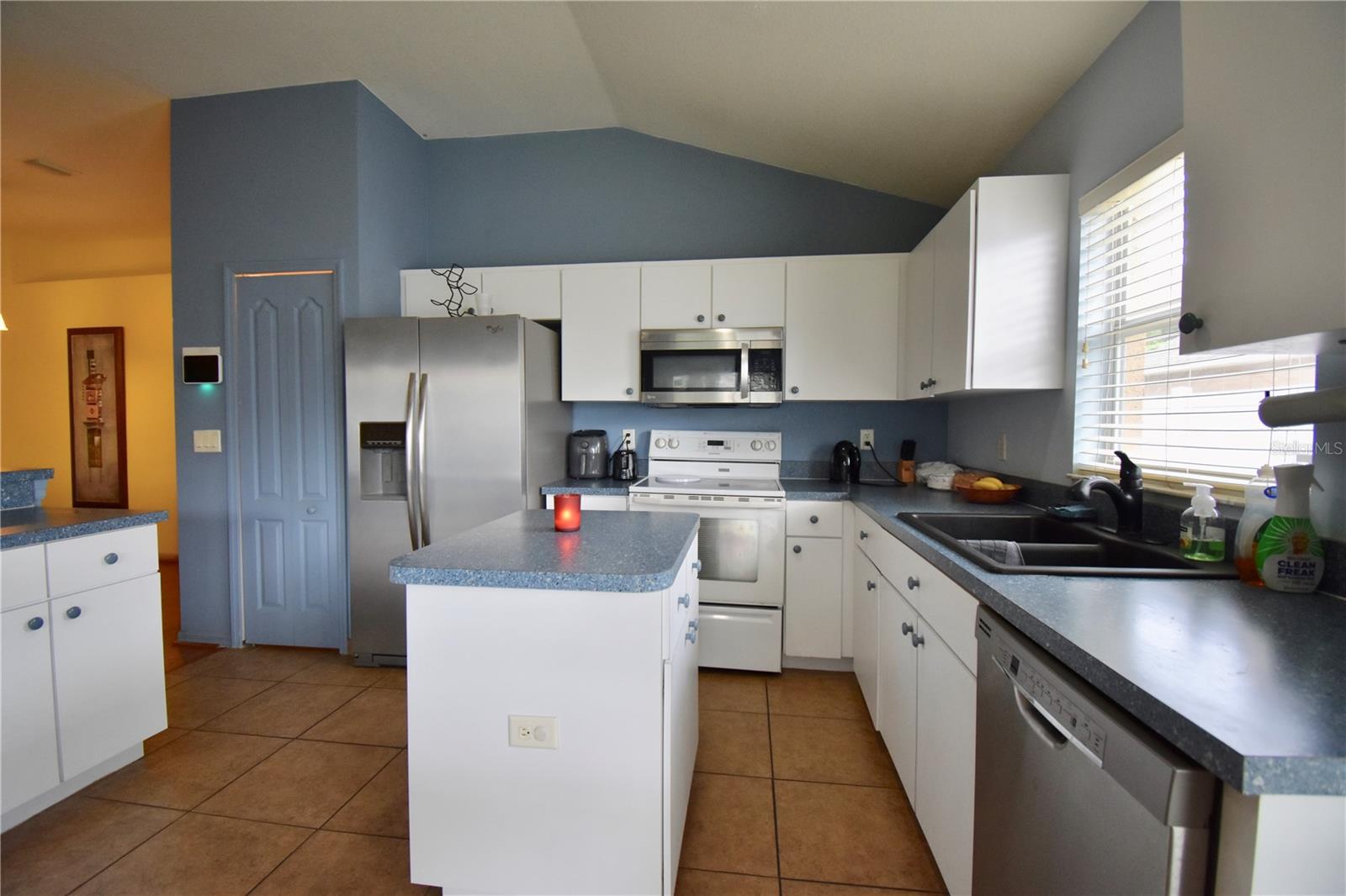 LAKE SHORE RANCH PH II B - Residential