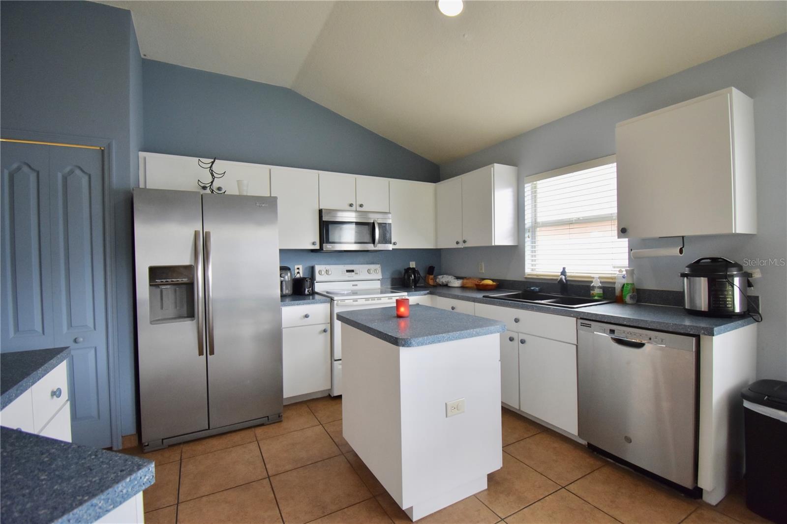 LAKE SHORE RANCH PH II B - Residential