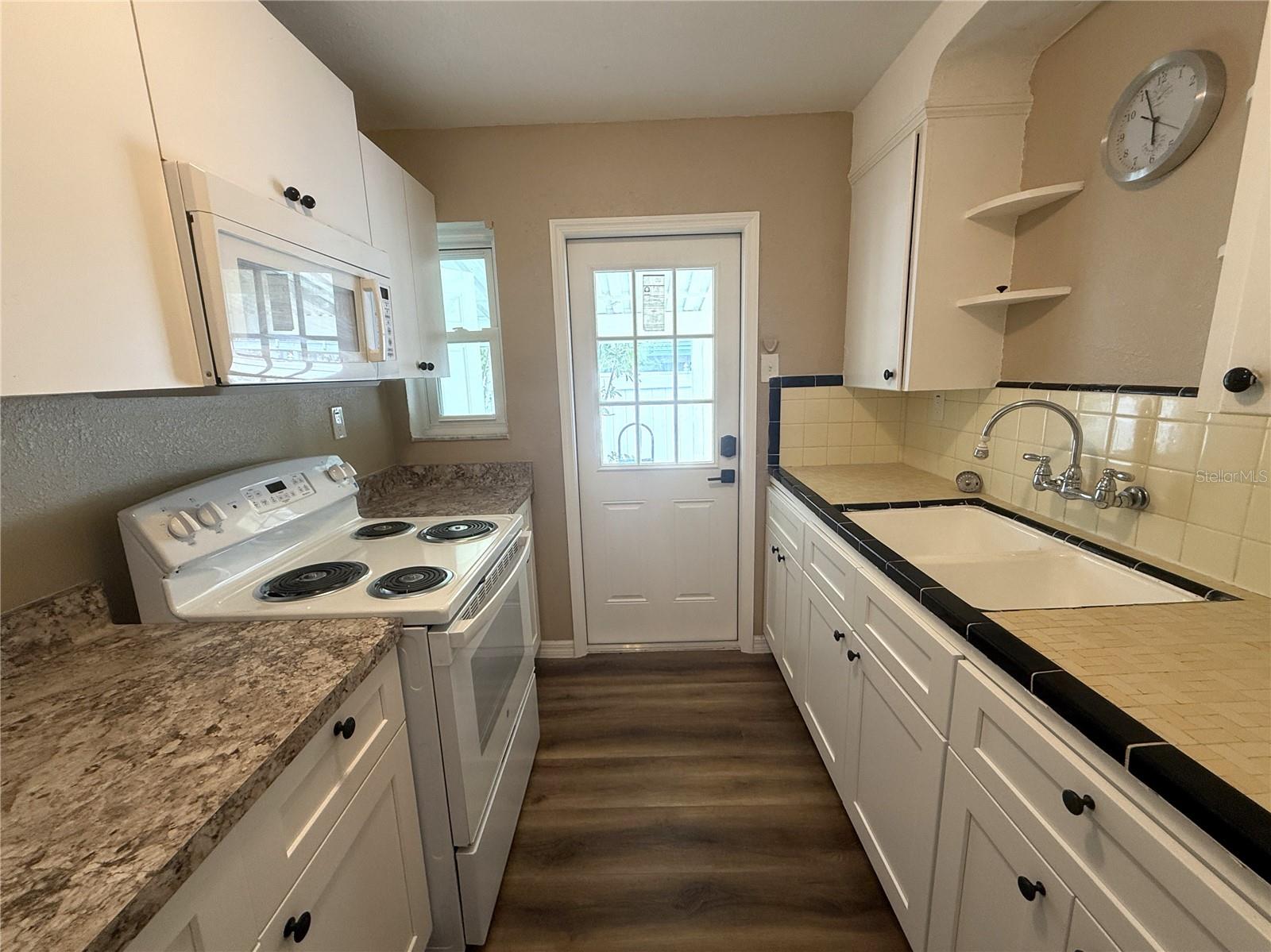 SUNSET BEACH - Residential Income