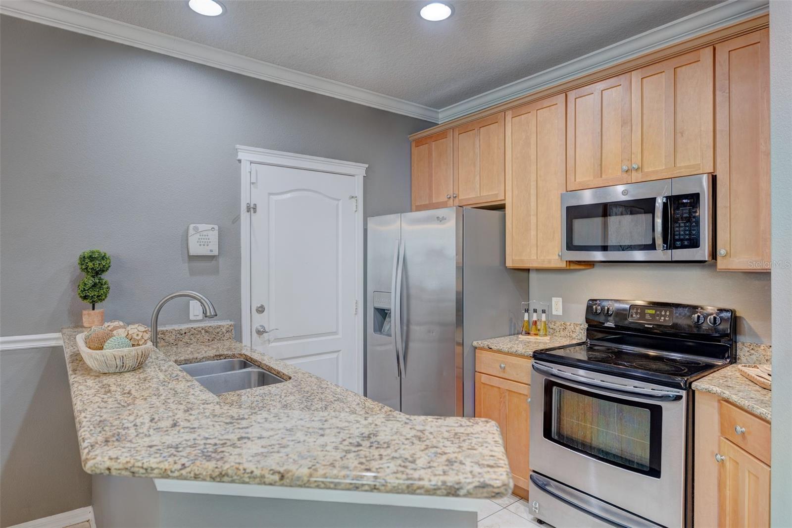 LUXURY CONDO AT FISHHAW - Residential