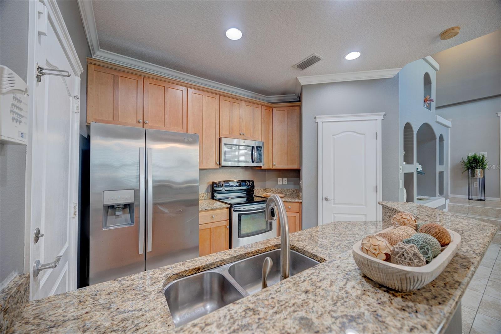 LUXURY CONDO AT FISHHAW - Residential