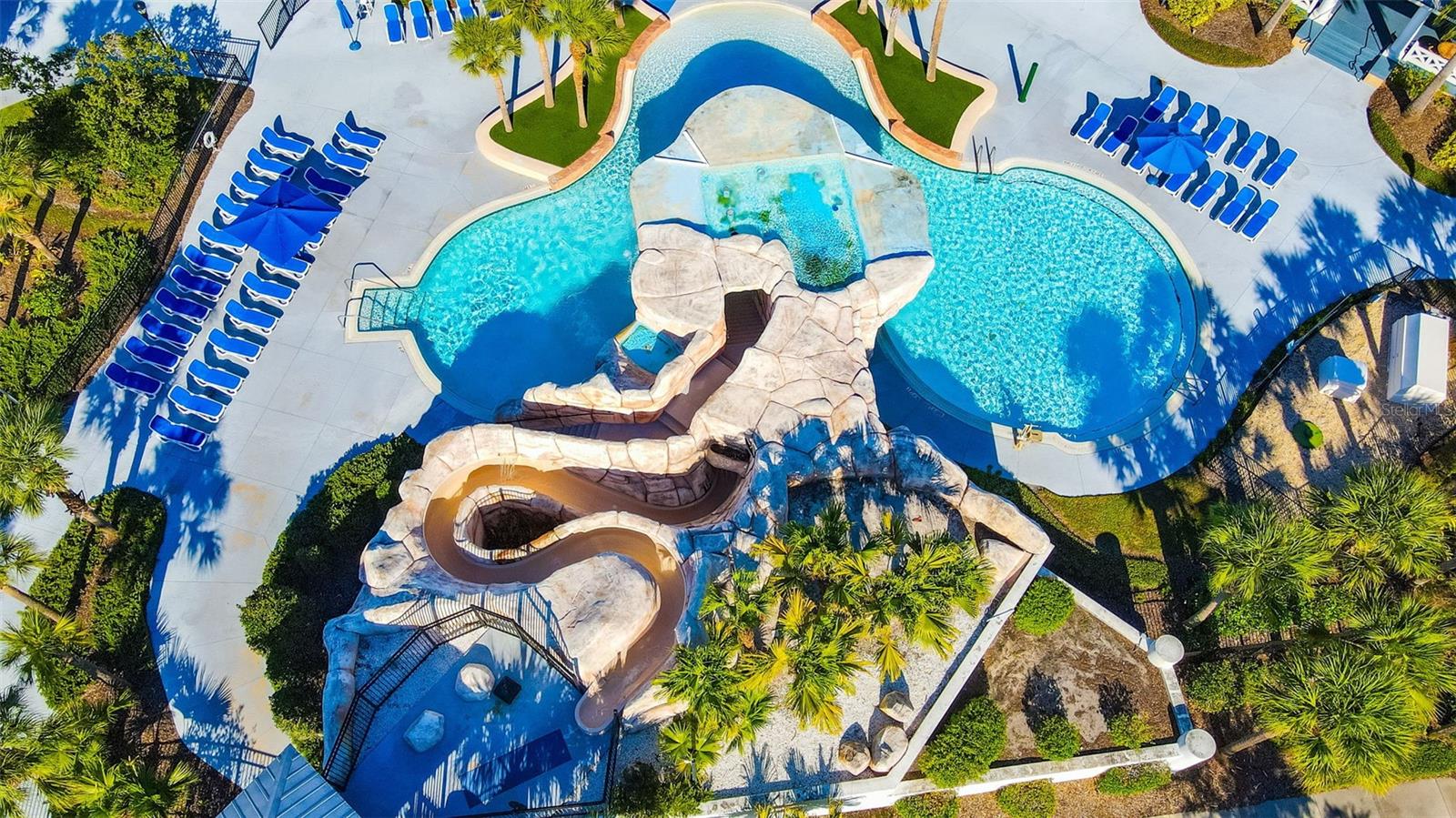 LUXURY CONDO AT FISHHAW - Residential