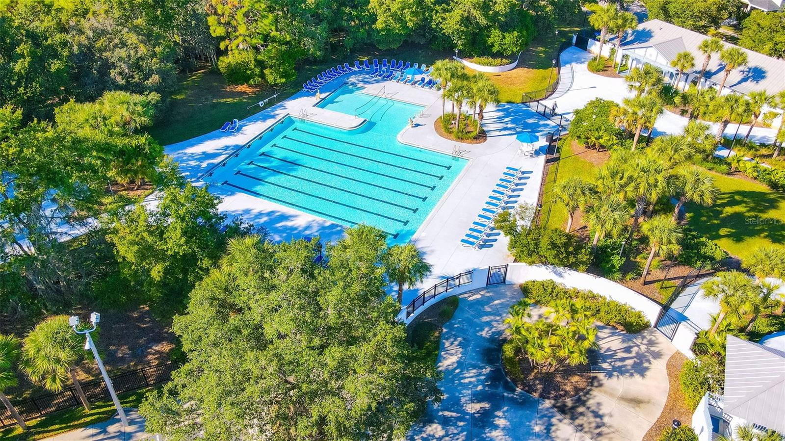 LUXURY CONDO AT FISHHAW - Residential