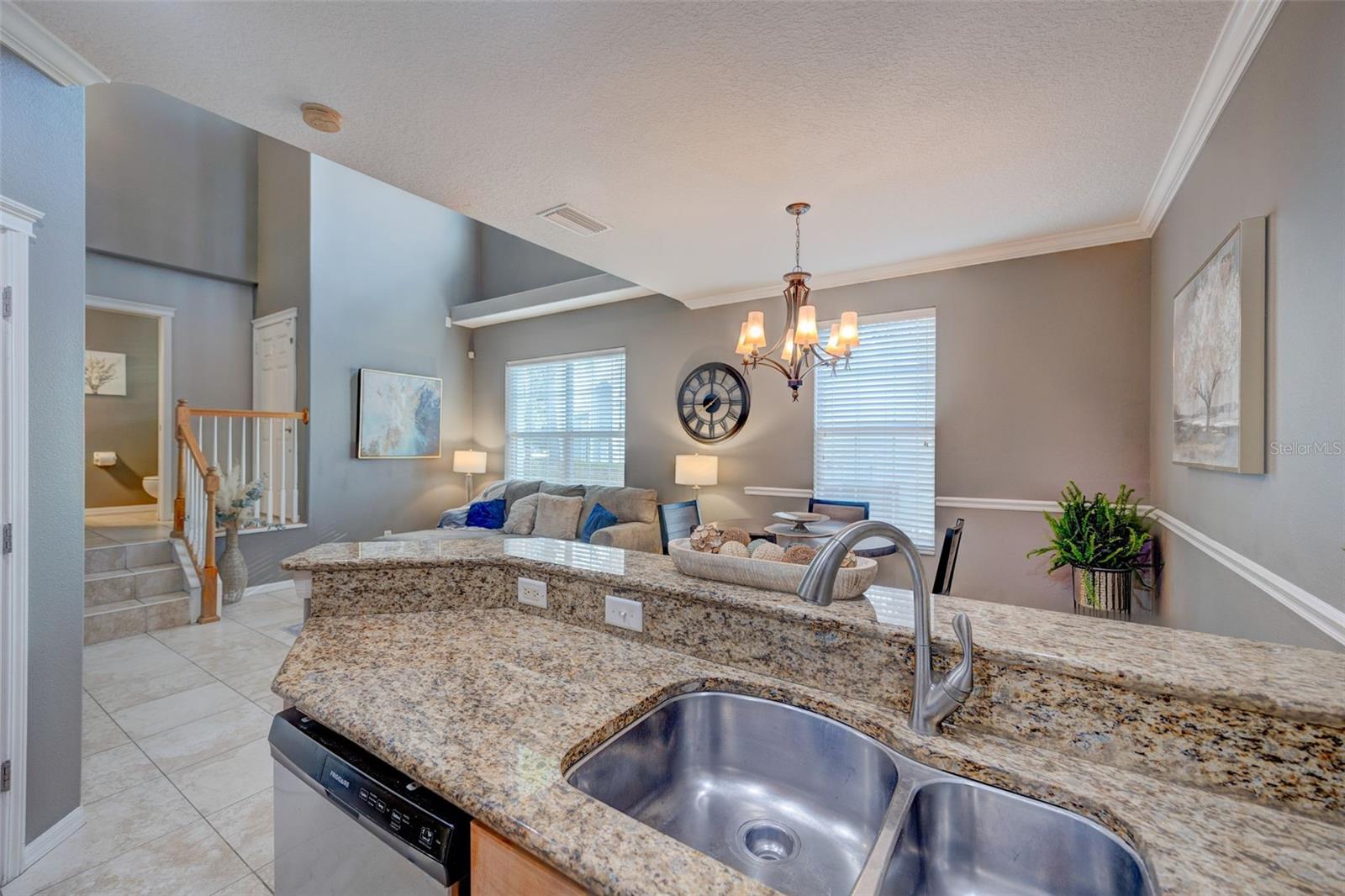 LUXURY CONDO AT FISHHAW - Residential