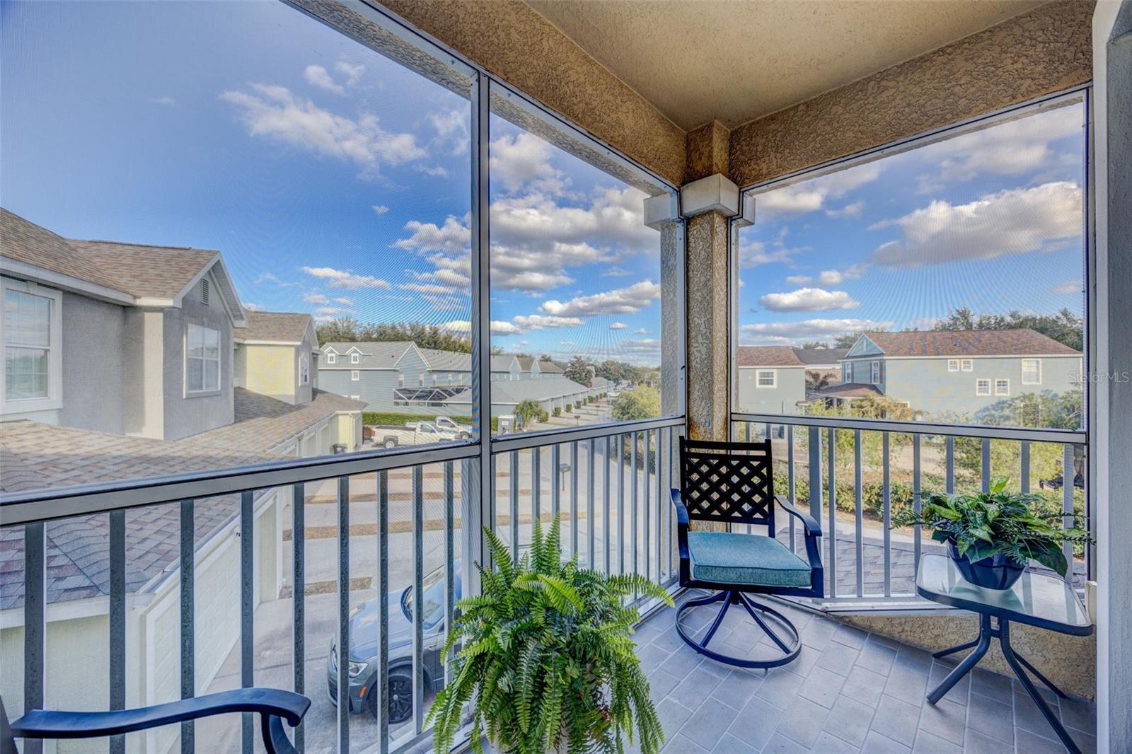 LUXURY CONDO AT FISHHAW - Residential