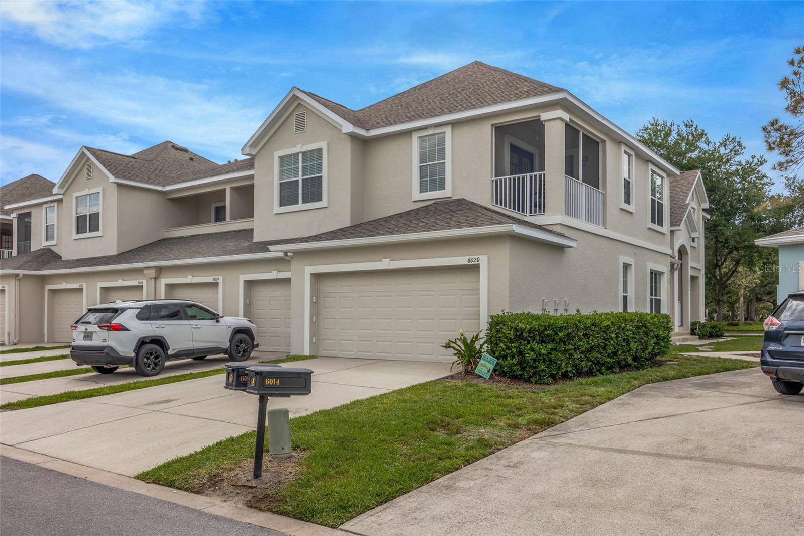 LUXURY CONDO AT FISHHAW - Residential