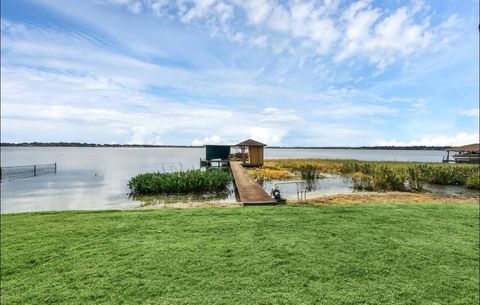 A home in AUBURNDALE