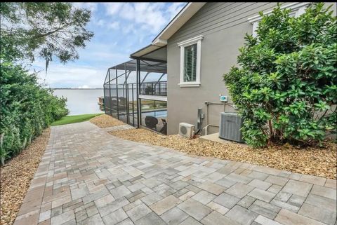 A home in AUBURNDALE