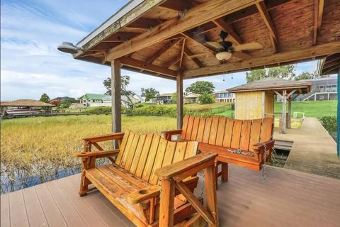 A home in AUBURNDALE