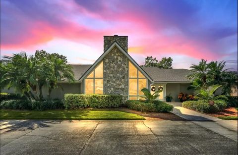 A home in AUBURNDALE