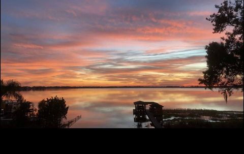 A home in AUBURNDALE