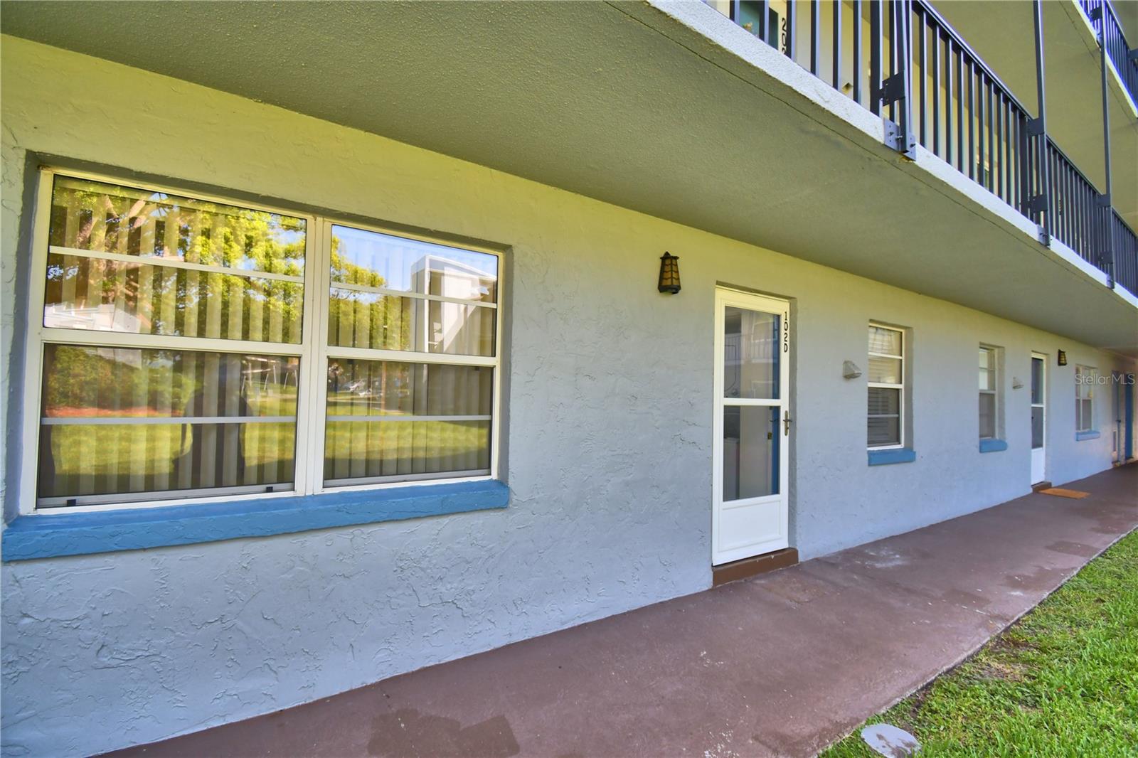 333 LAKE HOWARD DR NW 102D