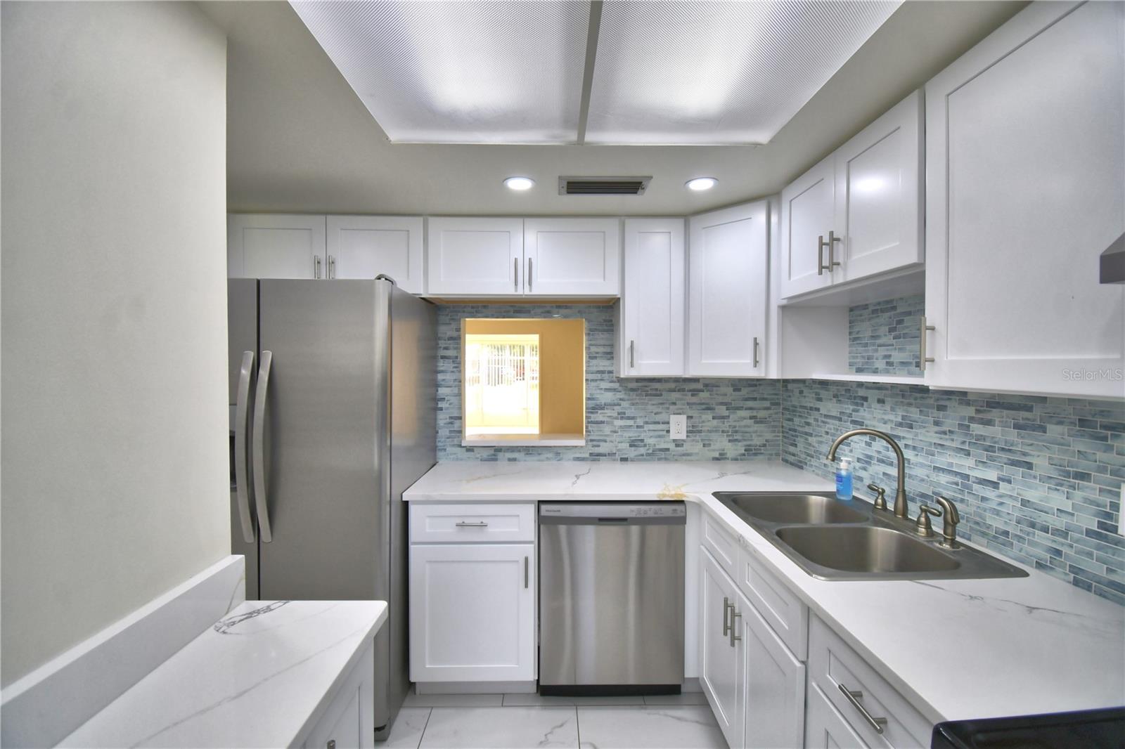 333 LAKE HOWARD DR NW 102D