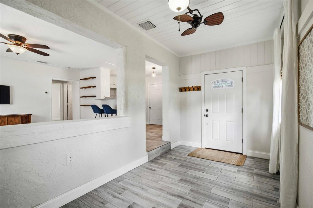 Photo of 2924 Hillview Street, Sarasota, FL 34239 (MLS # A4704237)