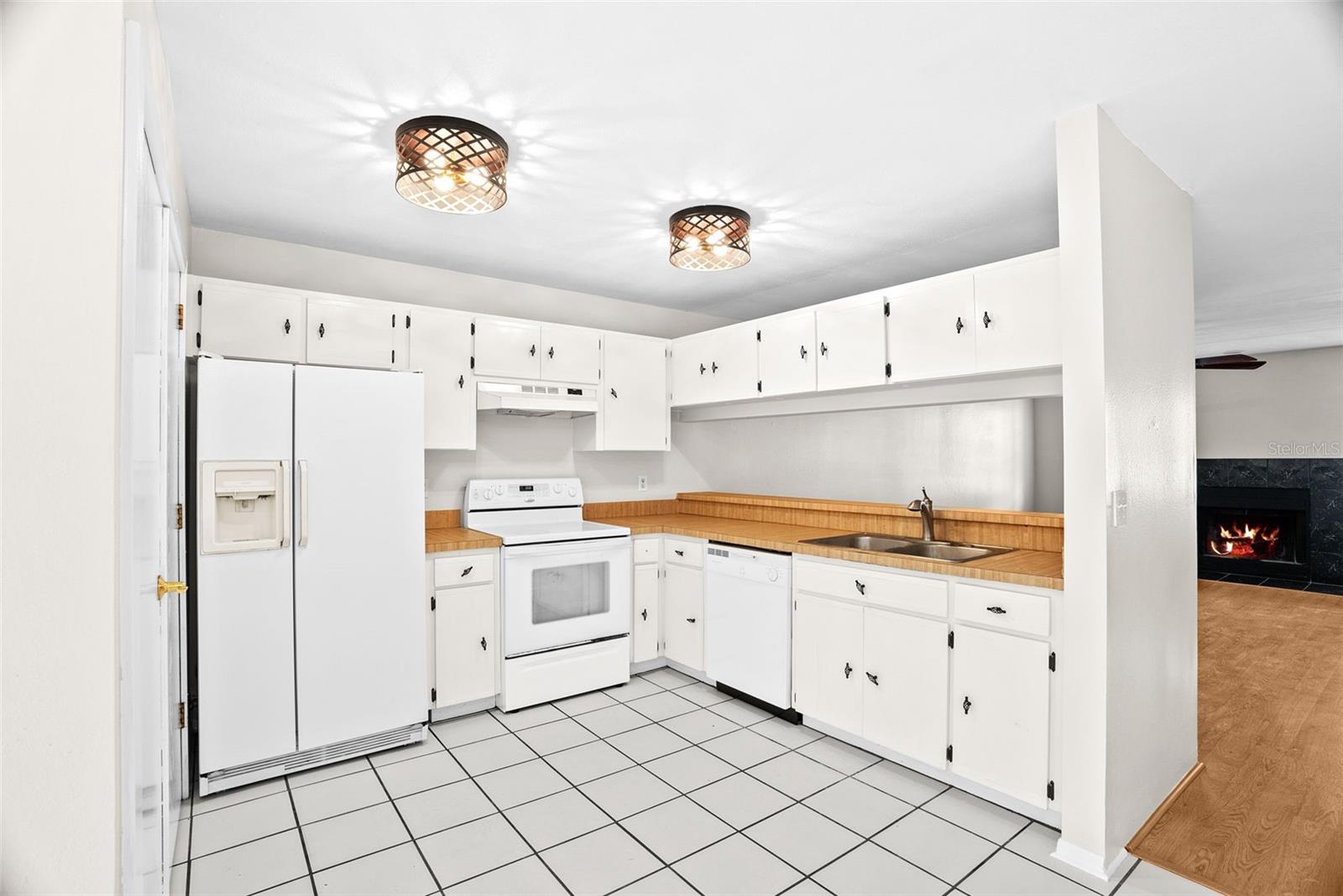 HAMPTON PARK TWNHMS UN 1 - Residential Lease