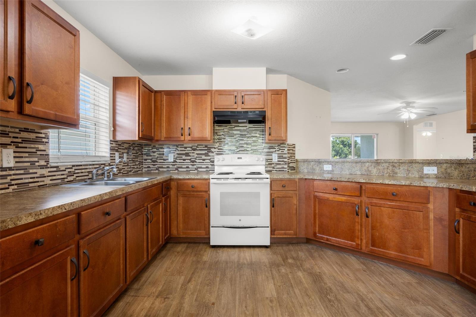 1550 BLOSSOM BAYOU CIRCLE