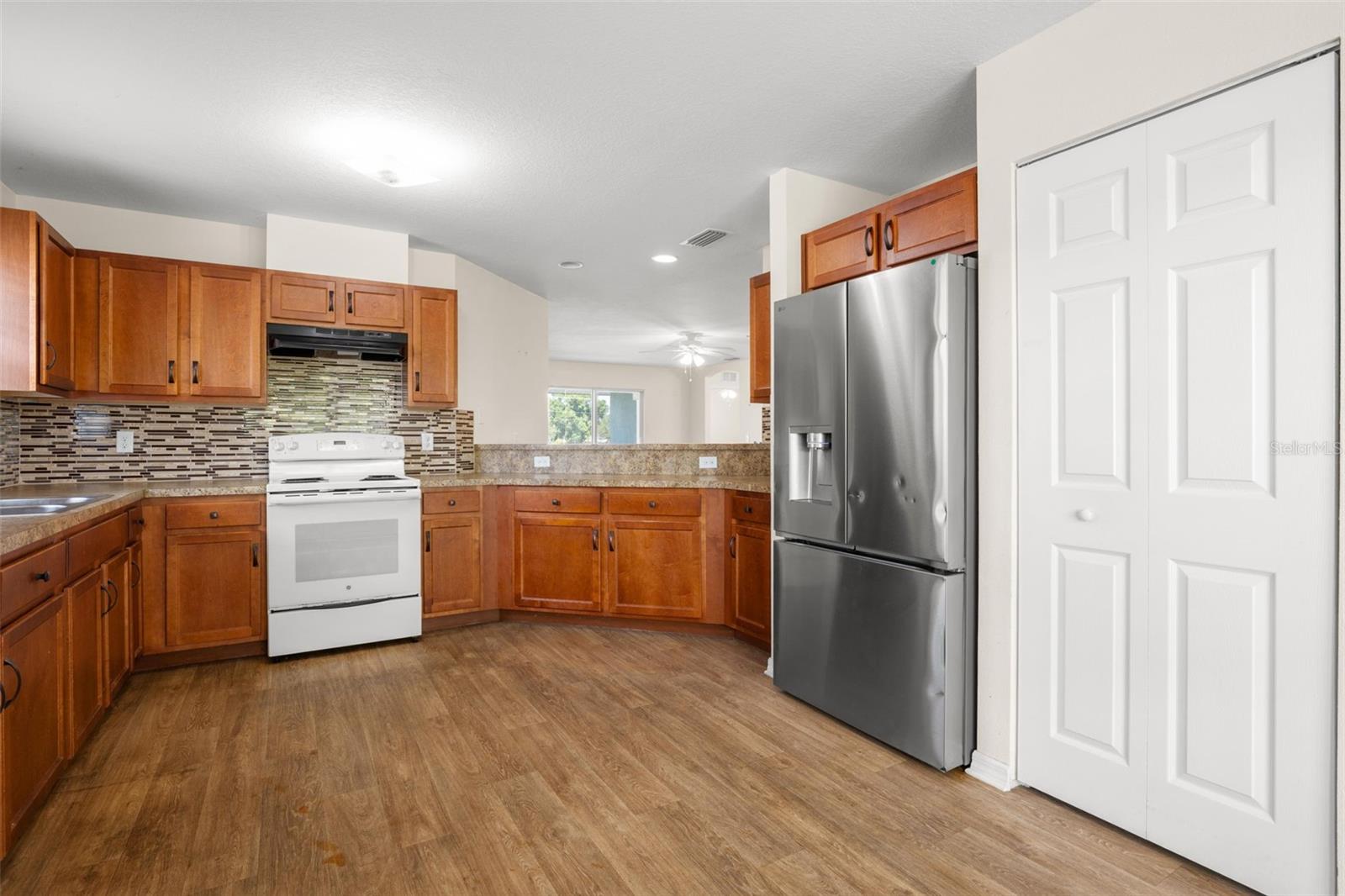 1550 BLOSSOM BAYOU CIRCLE