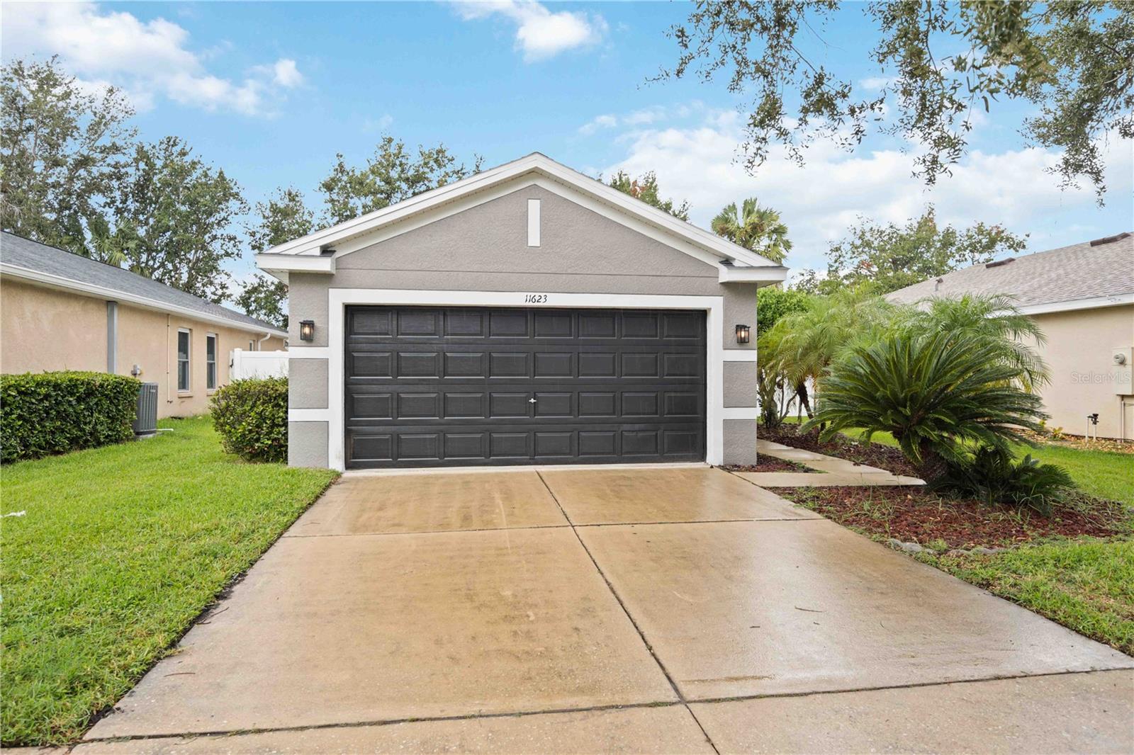 Welcome to 11623 Crest Creek Dr, a beautifully refreshed home in one of Riverview’s most sought-after communities. This spacious residence features a new roof, brand-new water heater, and stunning new countertops, giving you peace of mind and a modern touch from the start.
Inside, you’ll find fresh paint throughout and a bright, inviting floor plan perfect for both relaxing and entertaining. The kitchen shines with its updated finishes, while the bedrooms provide comfort and flexibility for your lifestyle.
Step outside to enjoy your private backyard space, ideal for gatherings or simply unwinding at the end of the day.
Located in a top-rated school district, this home offers the perfect blend of convenience and community, with shopping, dining, and major highways just minutes away.
Don’t miss your chance to own this move-in ready gem in Riverview!