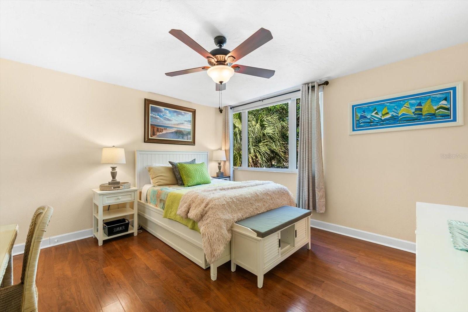 ISLAND REACH - Residential