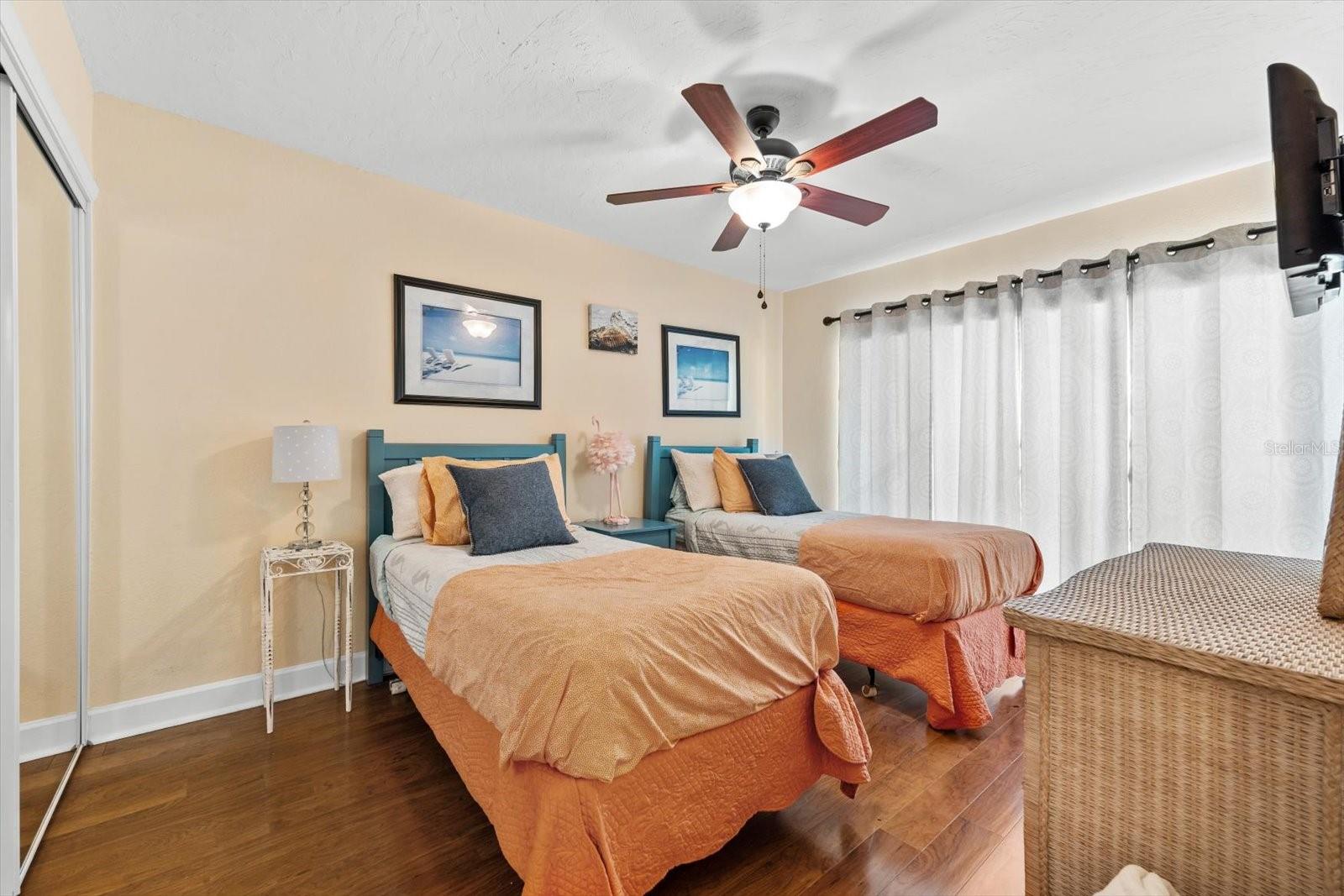 ISLAND REACH - Residential