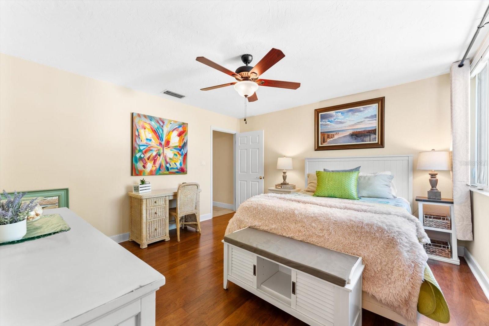 ISLAND REACH - Residential