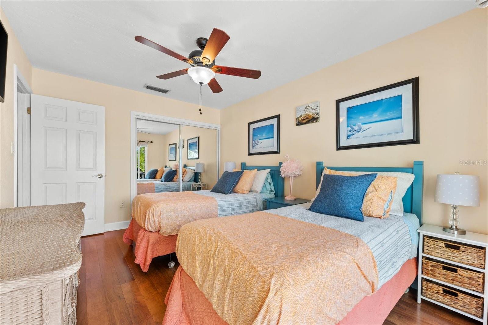 ISLAND REACH - Residential