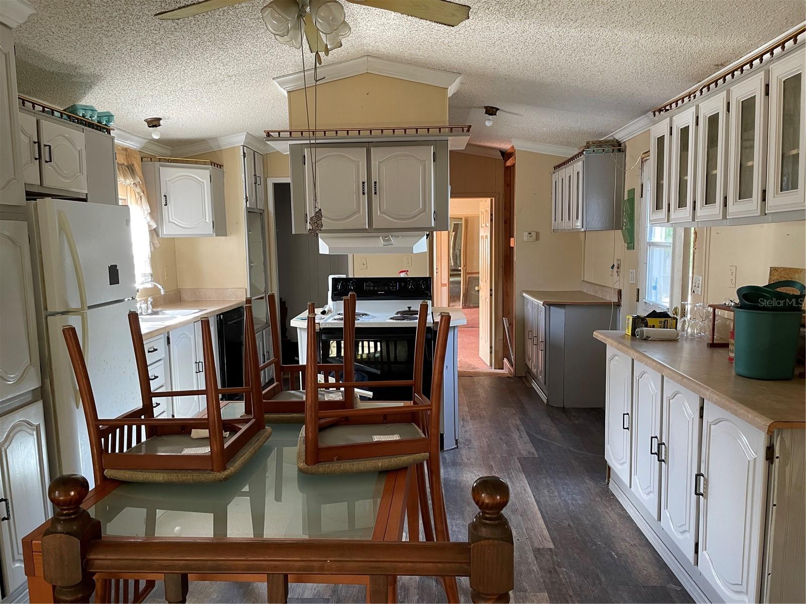 SIMMONS LAKE MANOR - Residential