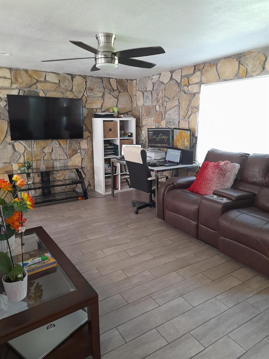 MOON LAKE ESTATES - Residential