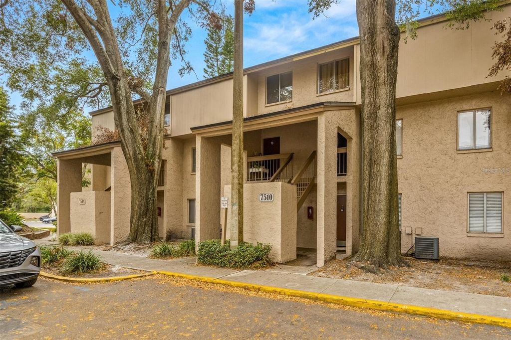 Photo of 7510 Presley Place #99-B, Tampa, FL 33617 (MLS # TB8494104)